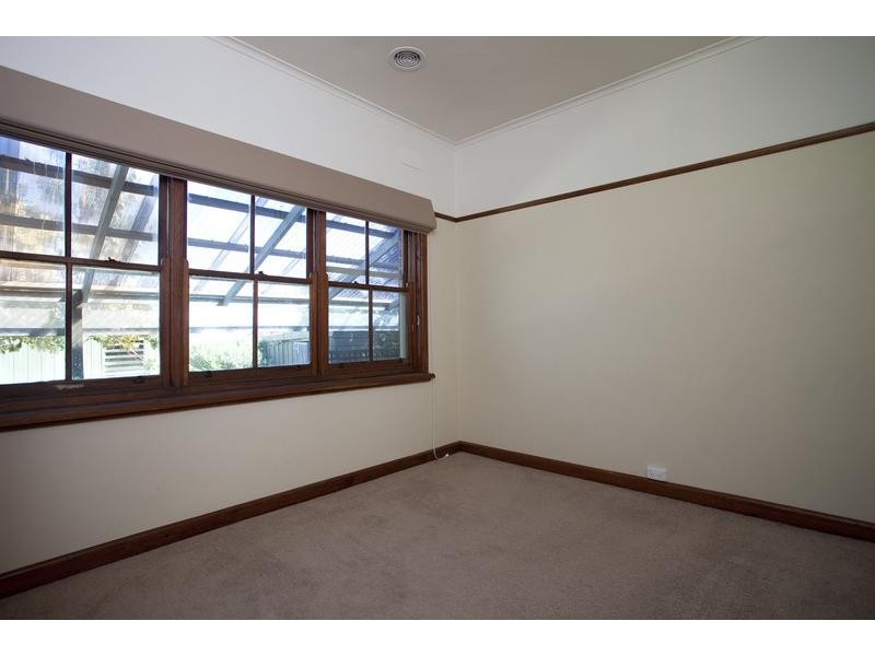 36 Churchill Avenue, Flora Hill VIC 3550