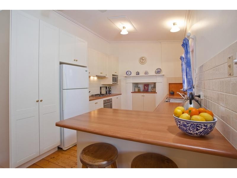 16 Rowcliffe Street, Quarry Hill VIC 3550