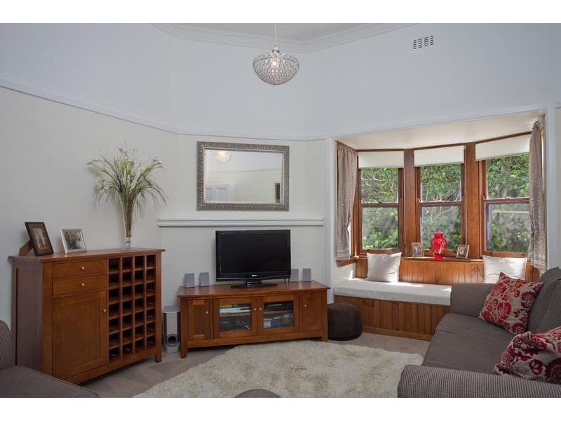 16 Rowcliffe Street, Quarry Hill VIC 3550