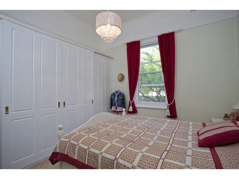 16 Rowcliffe Street, Quarry Hill VIC 3550