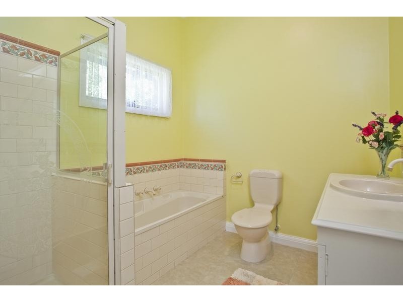 16 Rowcliffe Street, Quarry Hill VIC 3550