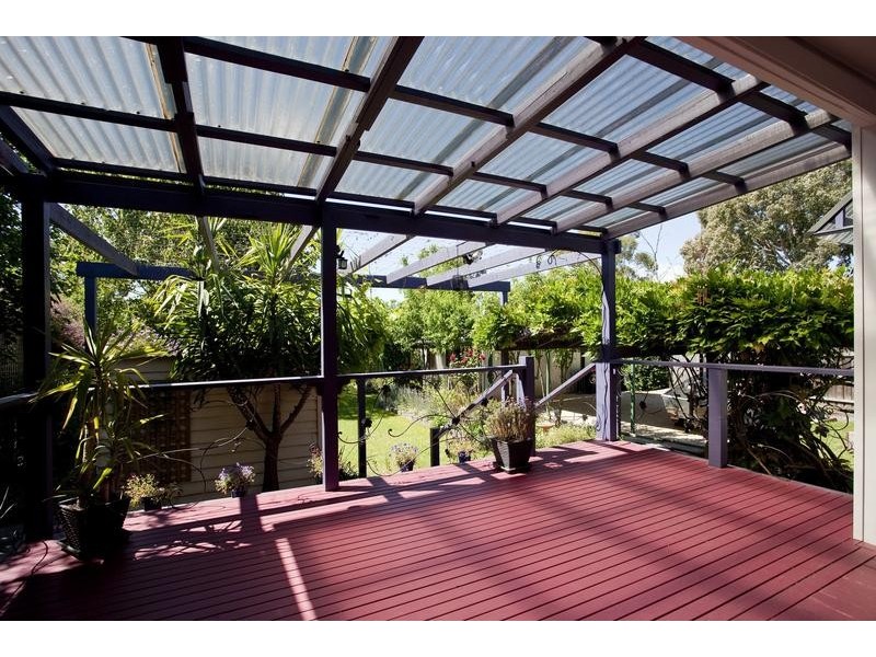 16 Rowcliffe Street, Quarry Hill VIC 3550