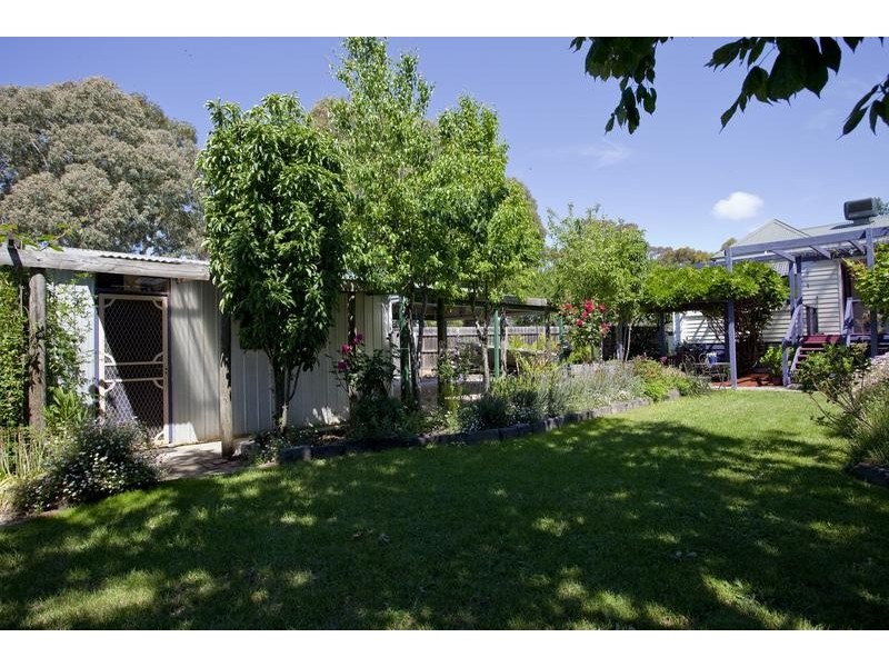 16 Rowcliffe Street, Quarry Hill VIC 3550