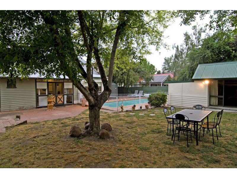 52 Carpenter Street, Quarry Hill VIC 3550