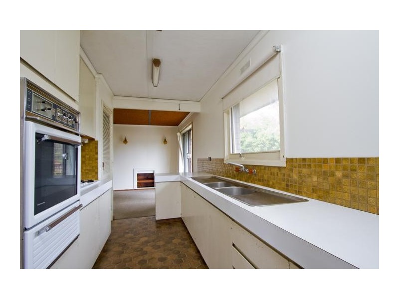 38 Friswell Avenue, Flora Hill VIC 3550