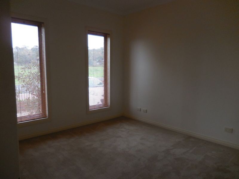 12/6 Friswell Avenue, Flora Hill VIC 3550