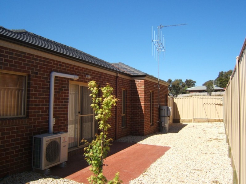 12/6 Friswell Avenue, Flora Hill VIC 3550