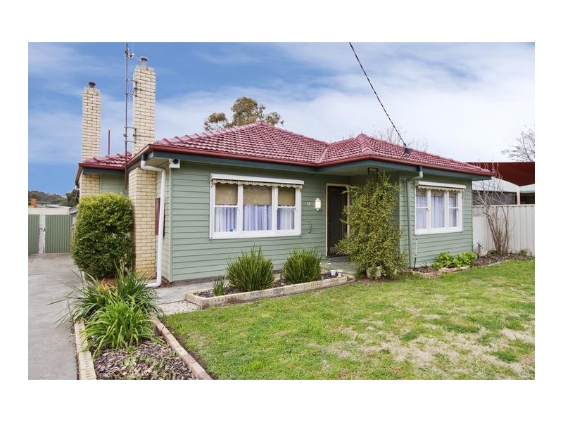 11 Helm Street, Kangaroo Flat VIC 3555