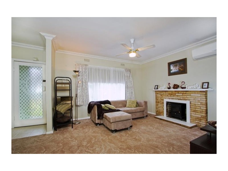 11 Helm Street, Kangaroo Flat VIC 3555