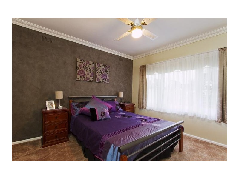 11 Helm Street, Kangaroo Flat VIC 3555
