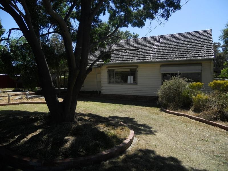 11 Marnie Road, Strathdale VIC 3550