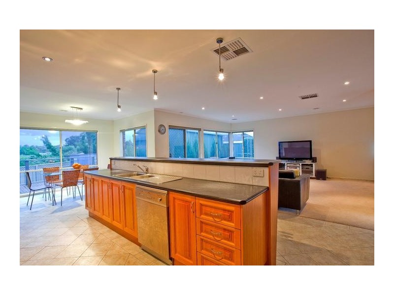 8 Currawong Court, Kennington VIC 3550