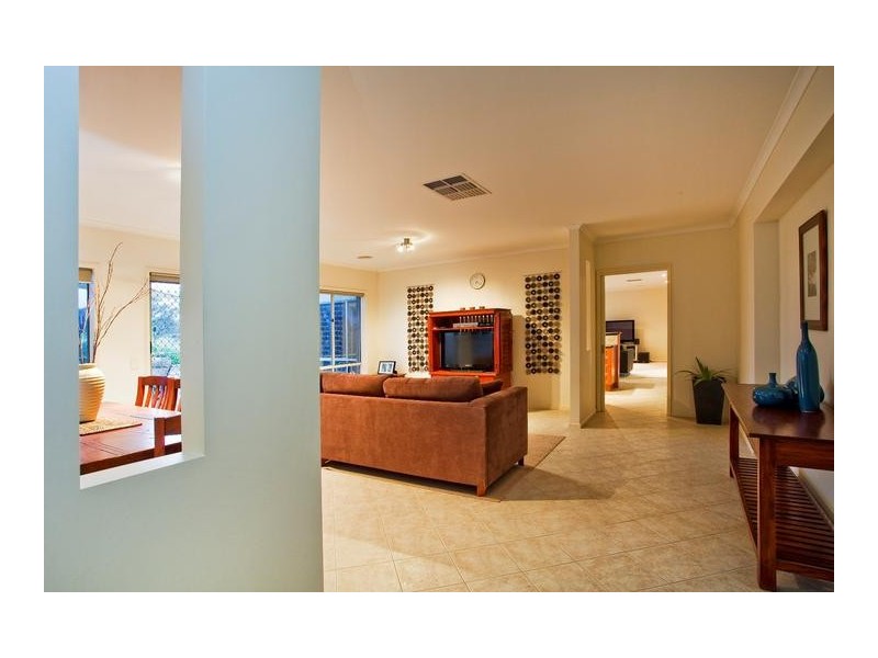 8 Currawong Court, Kennington VIC 3550