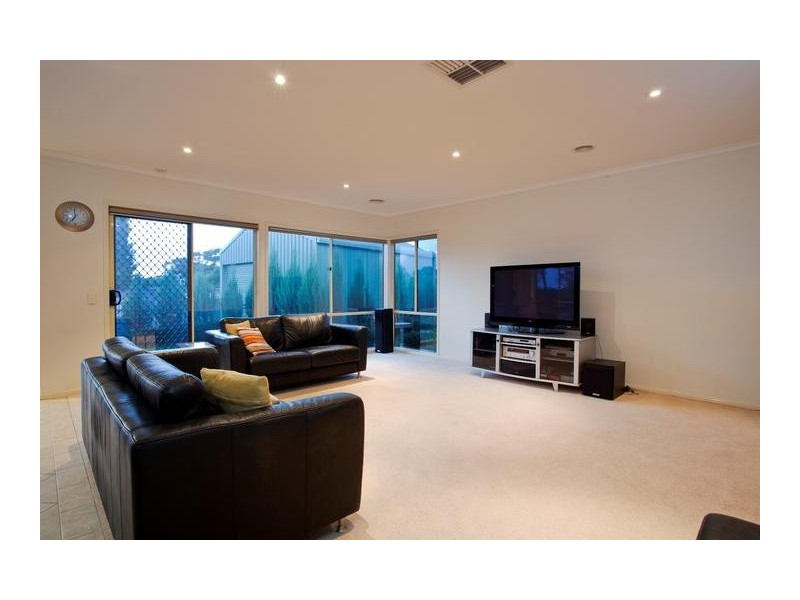 8 Currawong Court, Kennington VIC 3550