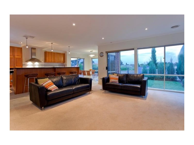 8 Currawong Court, Kennington VIC 3550