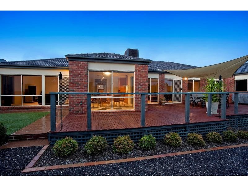8 Currawong Court, Kennington VIC 3550