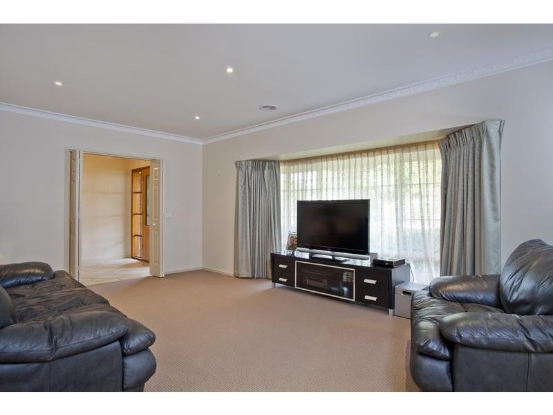 8 Cairinini Court, Strathdale VIC 3550