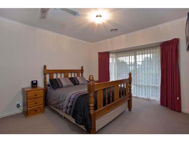 8 Cairinini Court, Strathdale VIC 3550