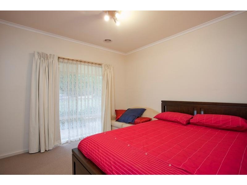 8 Cairinini Court, Strathdale VIC 3550