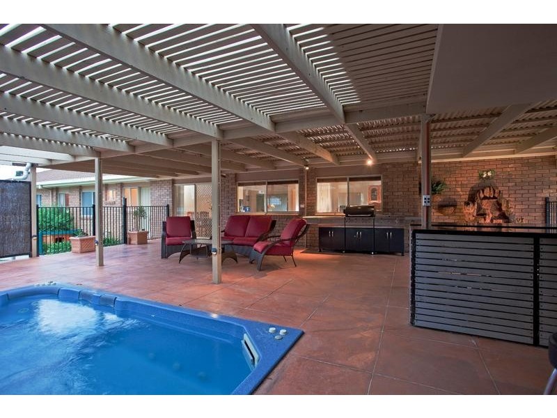 8 Cairinini Court, Strathdale VIC 3550