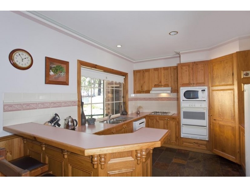 16 Greenwood Drive, Strathdale VIC 3550