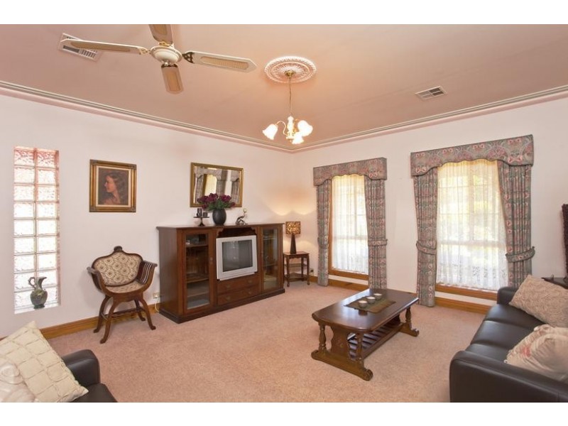 16 Greenwood Drive, Strathdale VIC 3550