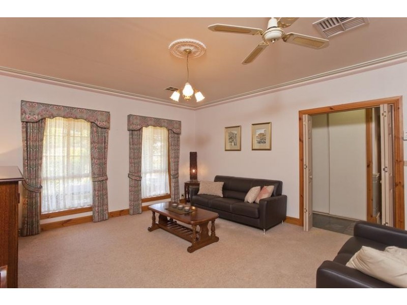 16 Greenwood Drive, Strathdale VIC 3550