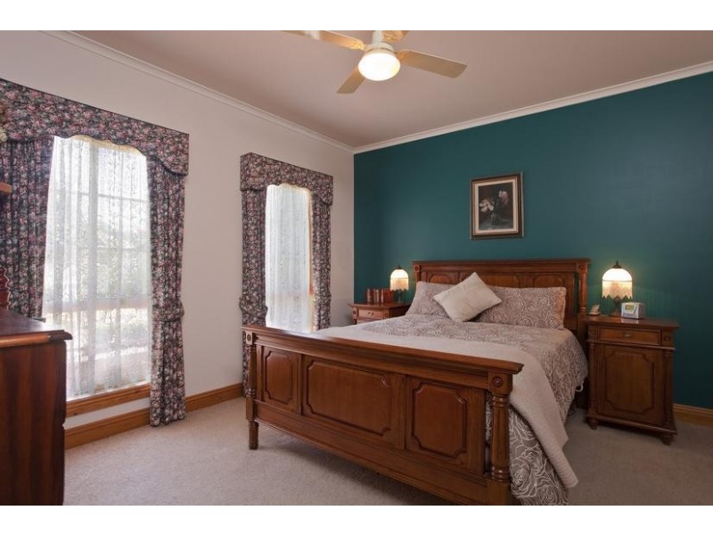 16 Greenwood Drive, Strathdale VIC 3550