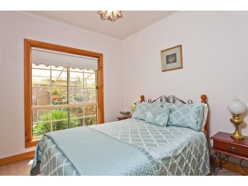 16 Greenwood Drive, Strathdale VIC 3550