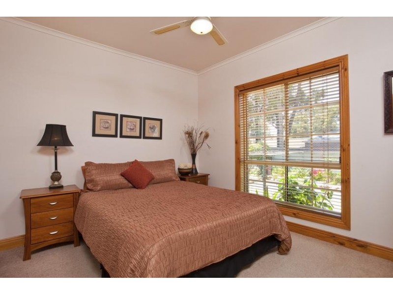 16 Greenwood Drive, Strathdale VIC 3550