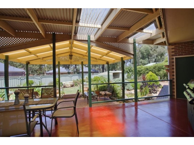 16 Greenwood Drive, Strathdale VIC 3550