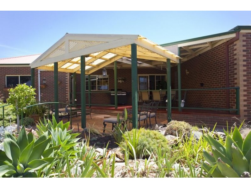 16 Greenwood Drive, Strathdale VIC 3550