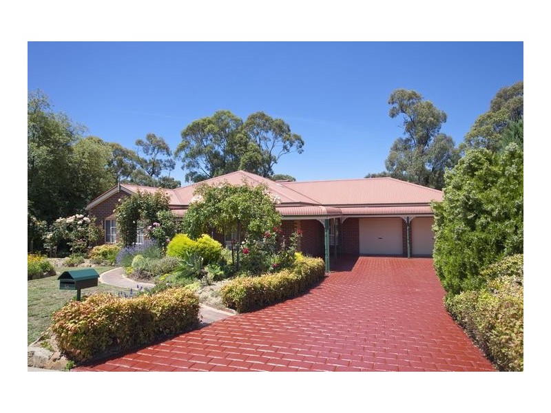 16 Greenwood Drive, Strathdale VIC 3550