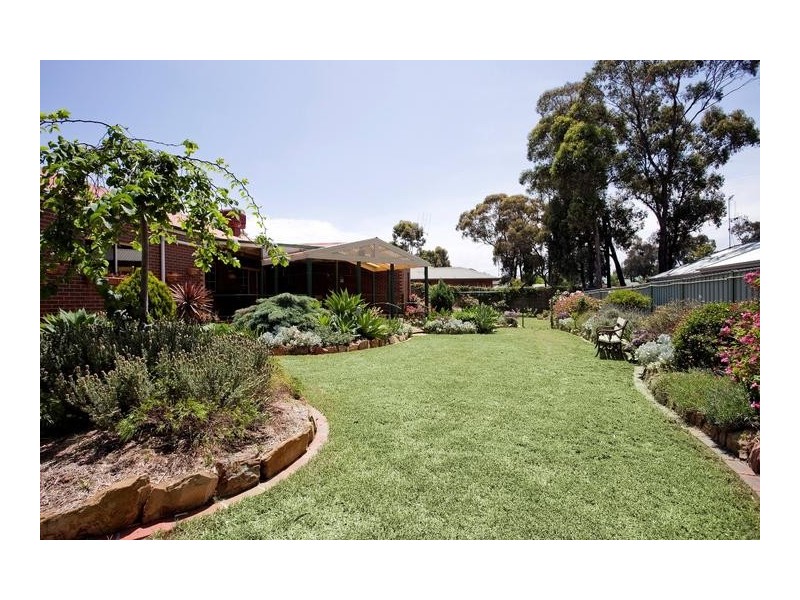 16 Greenwood Drive, Strathdale VIC 3550