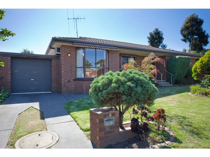 2/7 Mayfield Parade, Strathdale VIC 3550