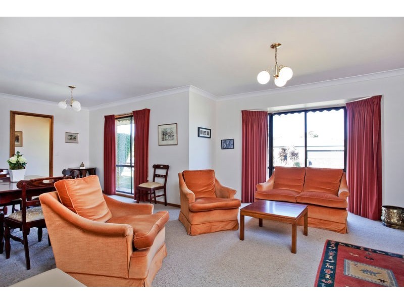 2/7 Mayfield Parade, Strathdale VIC 3550