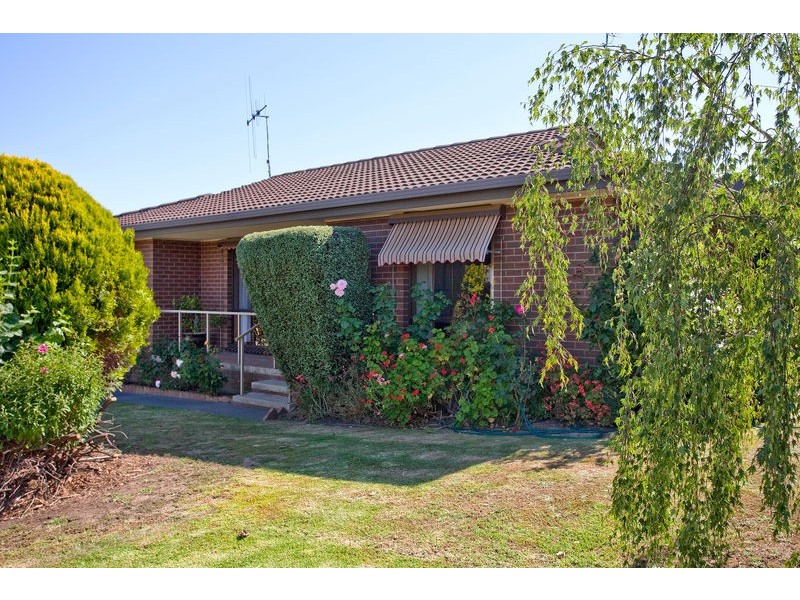 2/7 Mayfield Parade, Strathdale VIC 3550