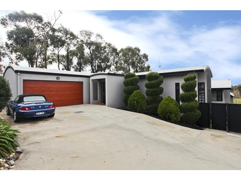 8 Knox Court, Kennington VIC 3550