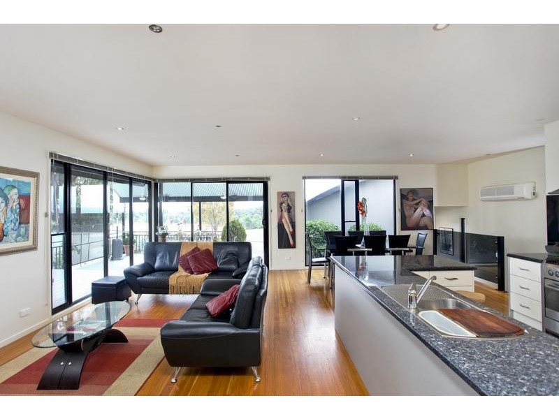 8 Knox Court, Kennington VIC 3550