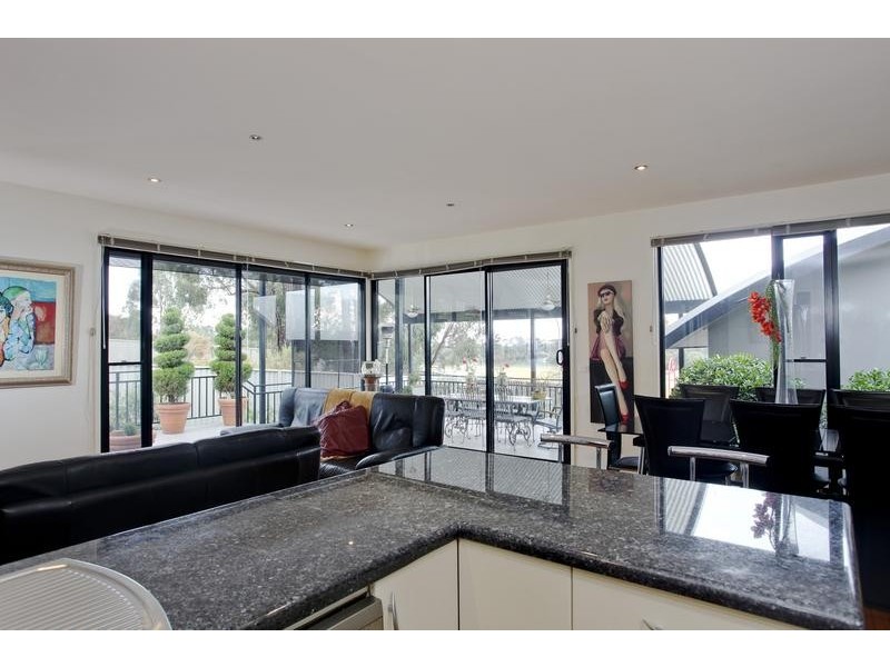 8 Knox Court, Kennington VIC 3550