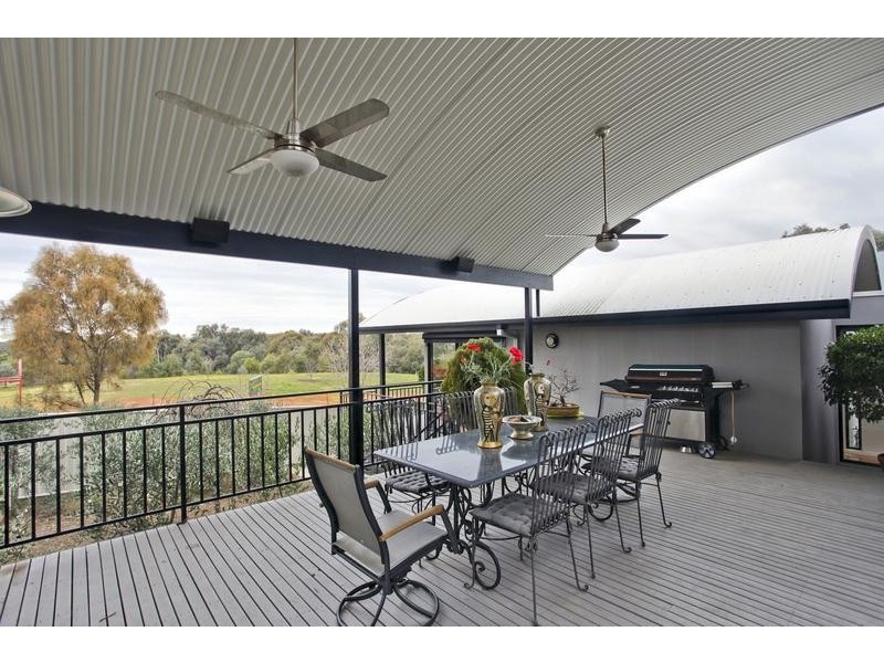 8 Knox Court, Kennington VIC 3550