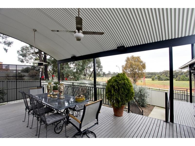 8 Knox Court, Kennington VIC 3550