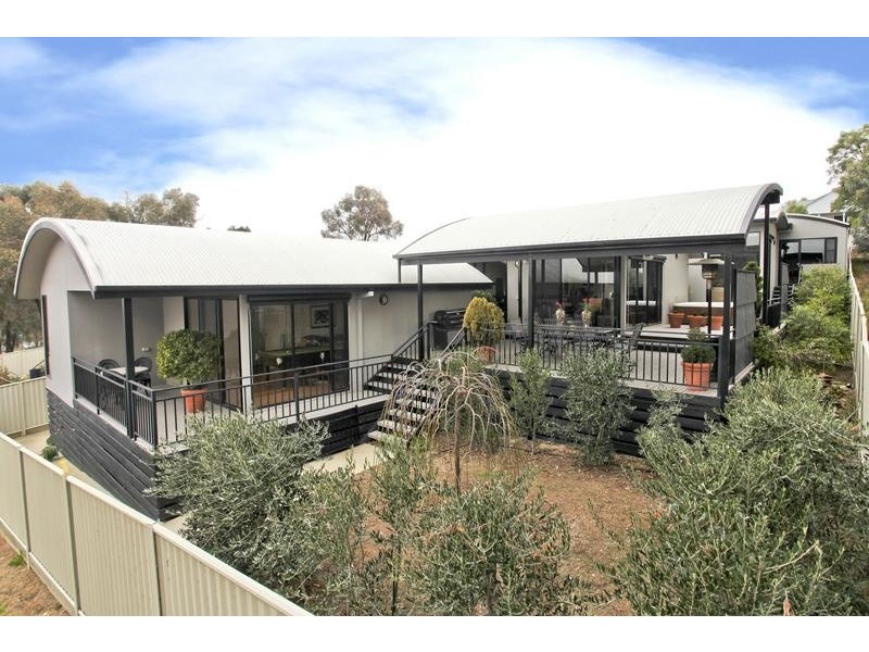 8 Knox Court, Kennington VIC 3550