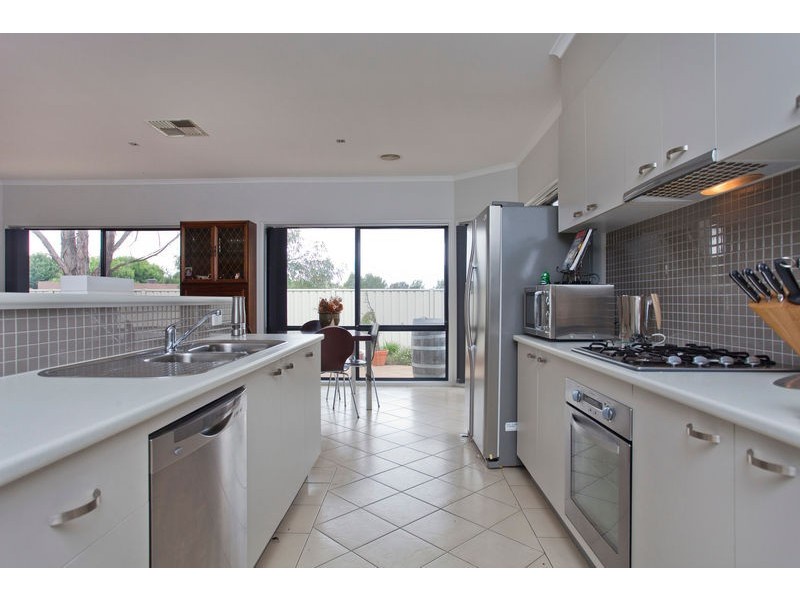 2 Botanical Drive, Epsom VIC 3551