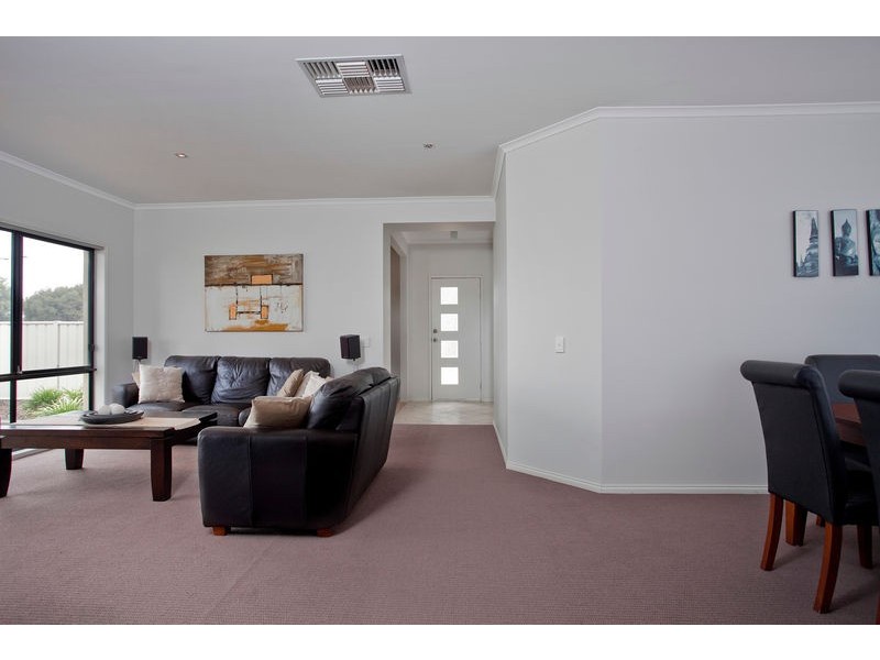 2 Botanical Drive, Epsom VIC 3551