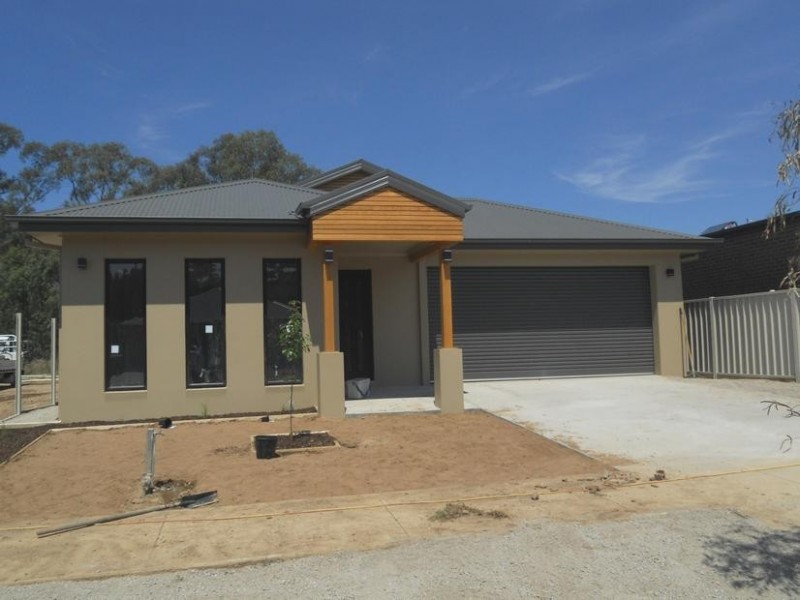 34 Barnett Drive, Kangaroo Flat VIC 3555