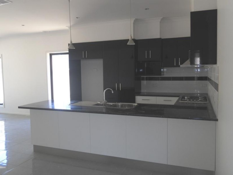 34 Barnett Drive, Kangaroo Flat VIC 3555