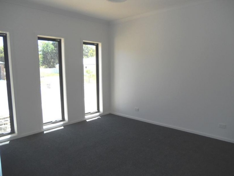 34 Barnett Drive, Kangaroo Flat VIC 3555