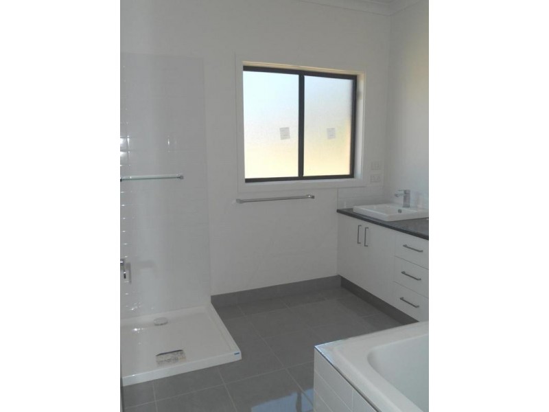 34 Barnett Drive, Kangaroo Flat VIC 3555