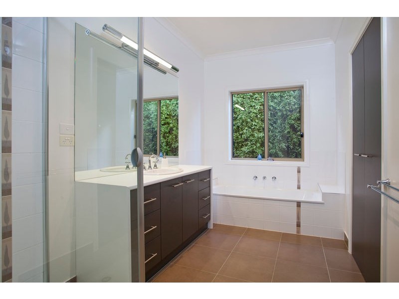 11 Regent Street, Strathfieldsaye VIC 3551